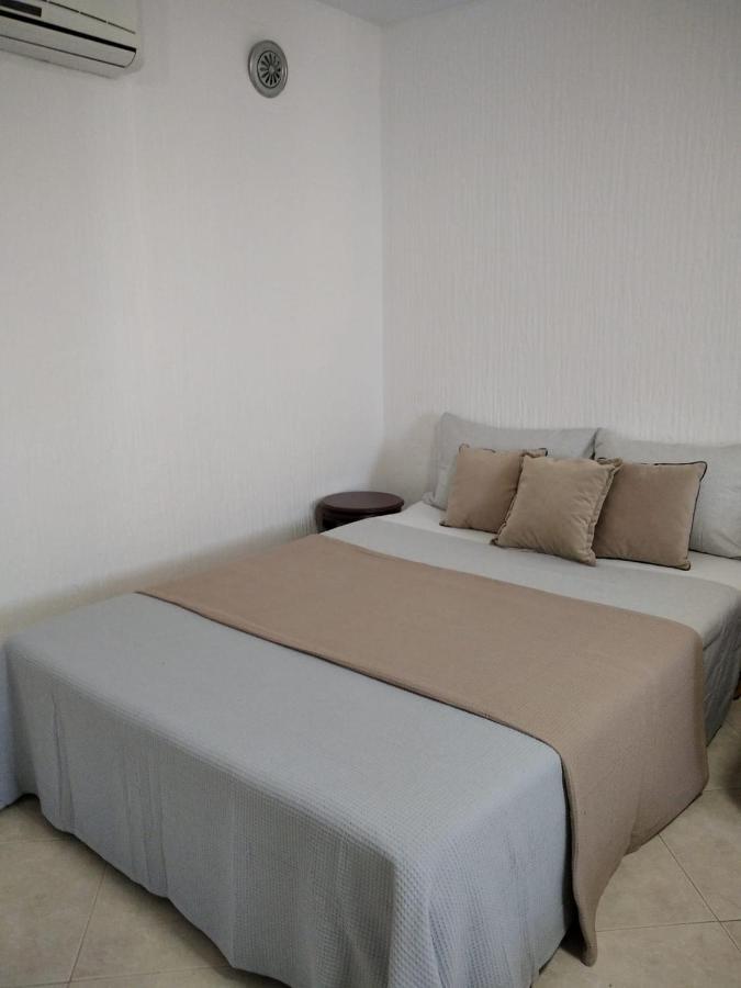 Aparttoni Dobra Voda Luaran gambar