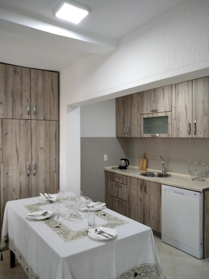Aparttoni Dobra Voda Luaran gambar