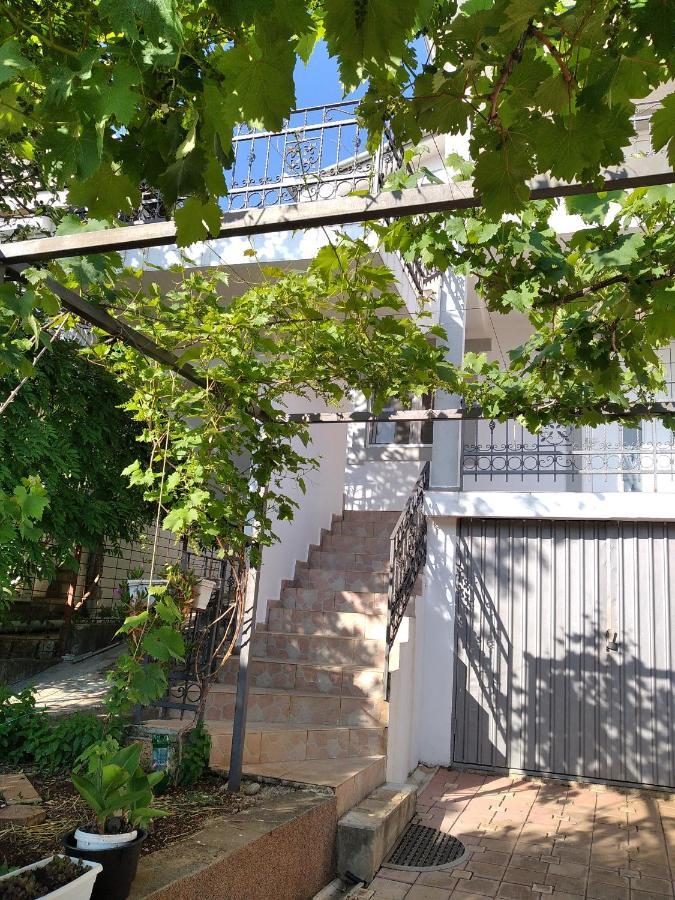 Aparttoni Dobra Voda Luaran gambar